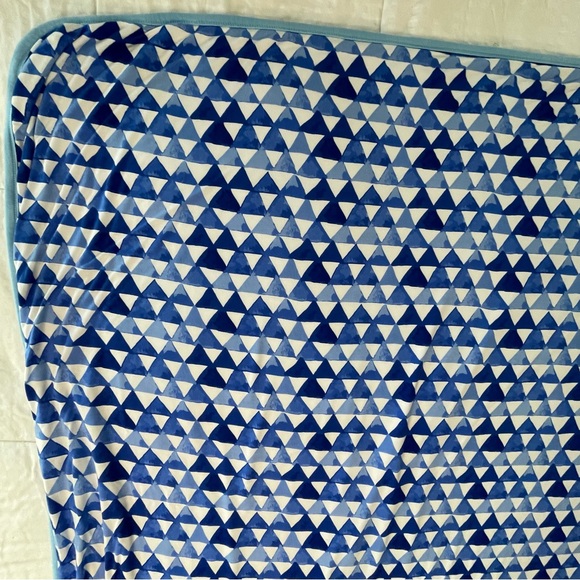 Little Sleepies Blue Rainbow Large Cloud Reversible Blanket Approx 50”X 50” - Picture 10 of 16